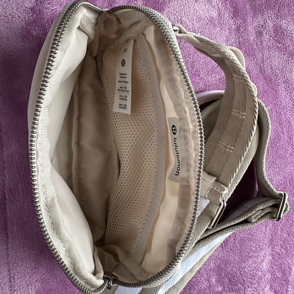 Lululemon- Everywhere Belt Bag - white opal/ raw linen / white! - Picture 5 of 13
